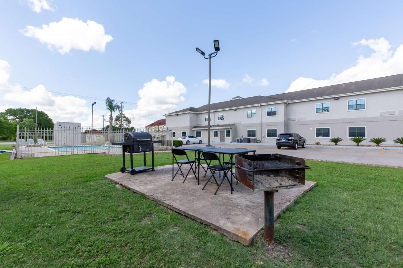 Studio 6 Bay City Tx Exterior photo
